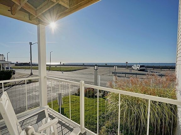 Building Photo - 493 Ocean Blvd