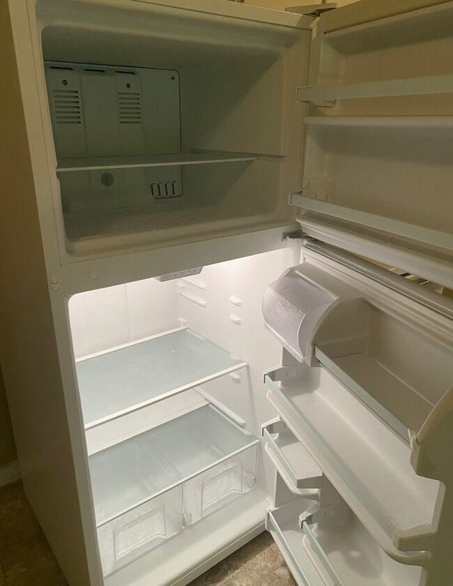 Building Photo - 4910 Sunnybrook Dr