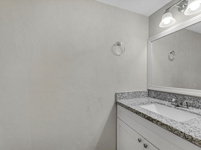 Building Photo - 19918 Bambiwoods Dr