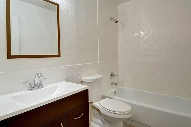 Building Photo - 1110 6th St