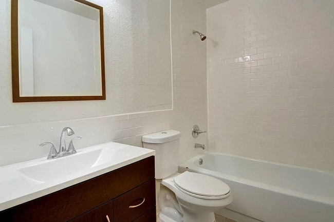 Building Photo - (PRE-LEASING 2026)   7 Bed 3 Bath Dual-Living Dream Duplex with Spacious Yards & Modern Upgrades