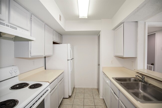 Building Photo - 18511 Egret Bay Blvd