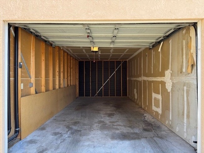 Building Photo - 2Br 2Ba Condo McCormick area w/Garage, Pool