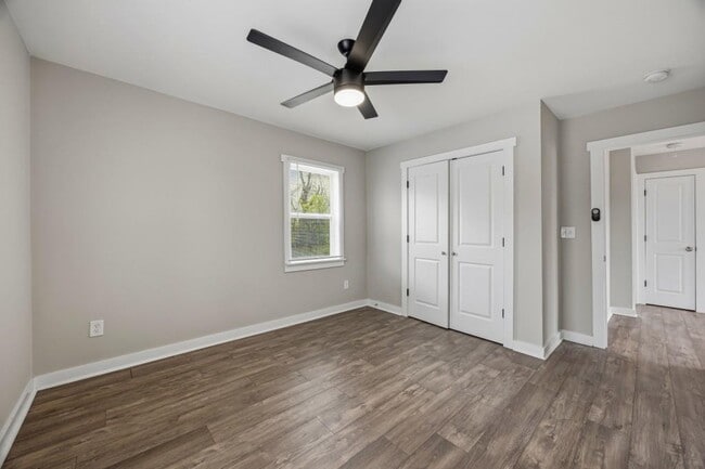 Building Photo - 2455 Lynn Iris Dr