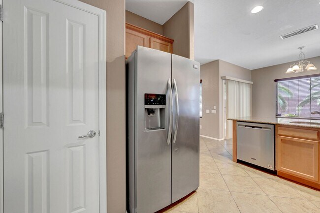Building Photo - 3 Bedroom in Madeira Canyon!