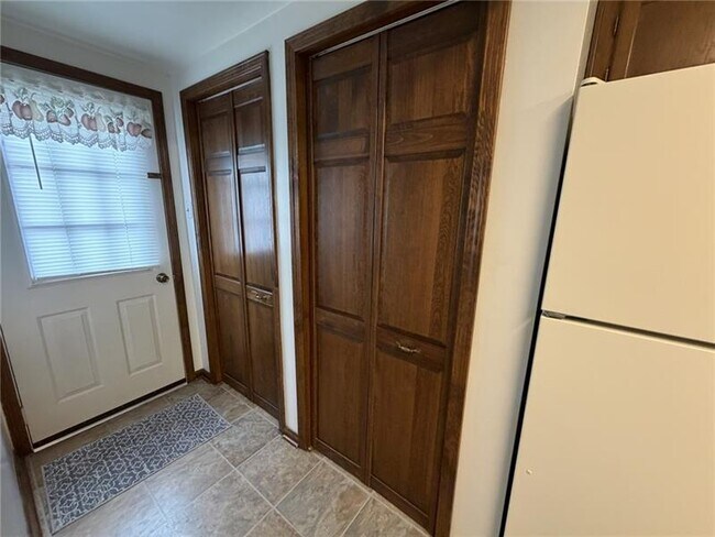 Building Photo - 820 Jacoby Rd