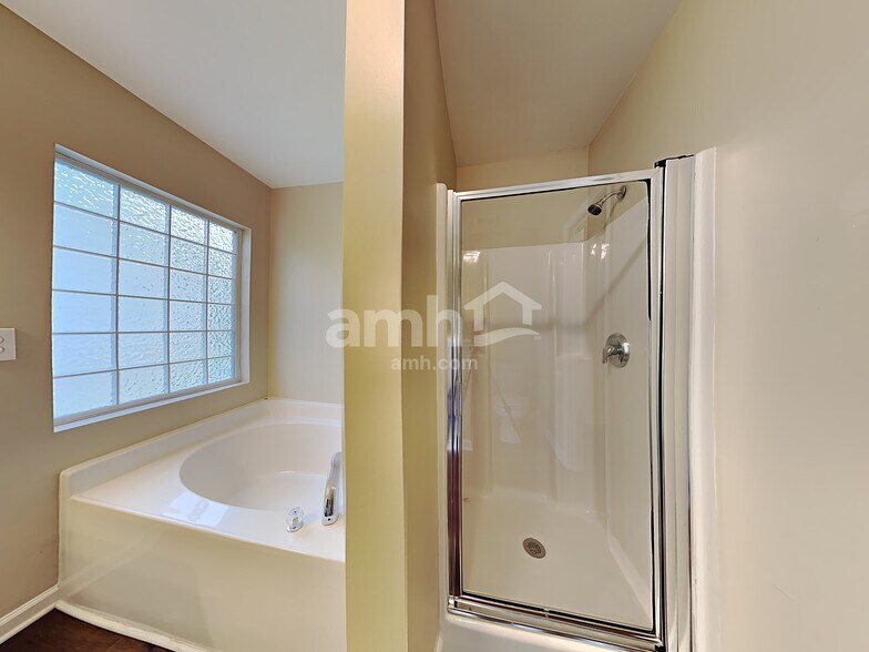 Building Photo - 106 Lick Creek Ln