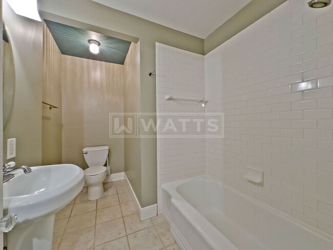 Building Photo - Charming 2BR/1BA Bungalow in Crestwood South