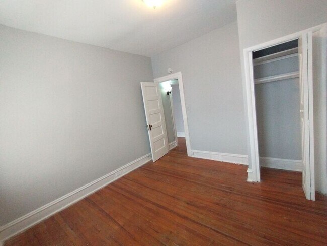 Building Photo - 307 Dolphin St