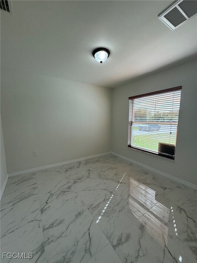 Building Photo - 884 Alabama Rd S