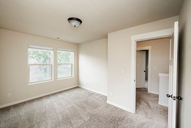 Building Photo - 14170 NE Flanders Ct