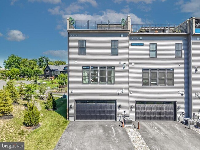 Building Photo - 300 Squire Dr