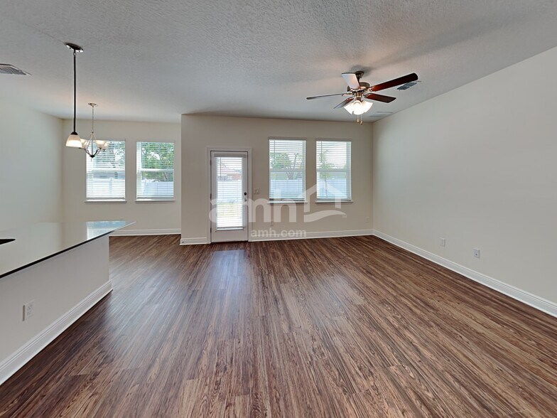 Building Photo - 1149 Sky Lks Dr