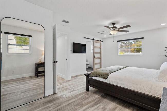Building Photo - 4434 W Fairview Heights