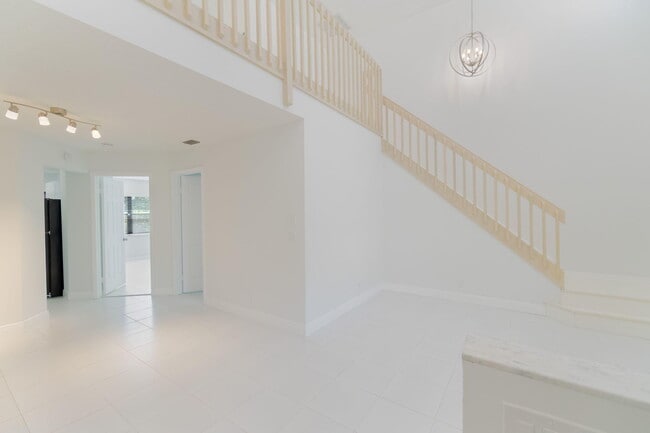 Building Photo - 12236 Sag Harbor Ct