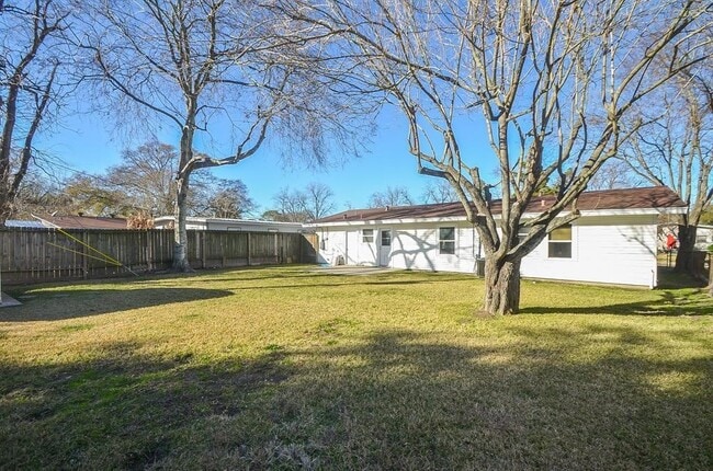 Building Photo - 6923 Cole Creek Dr