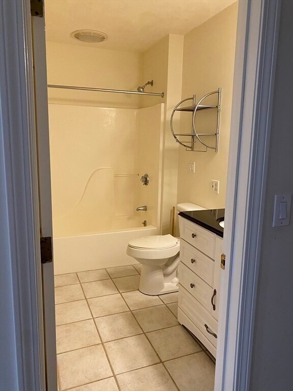 Building Photo - 1008 Bennington St