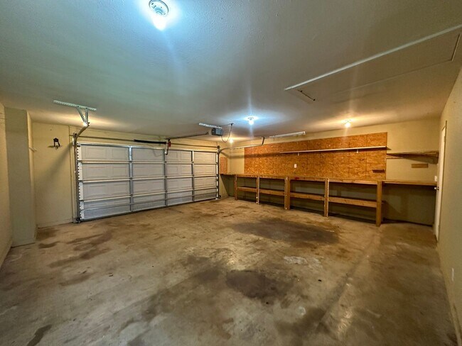 Building Photo - Charming 3 Bedroom in Flint!