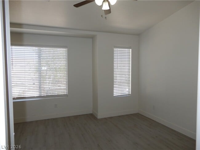 Building Photo - 42 Belle Essence Ave