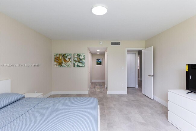 Building Photo - 16171 Blatt Blvd