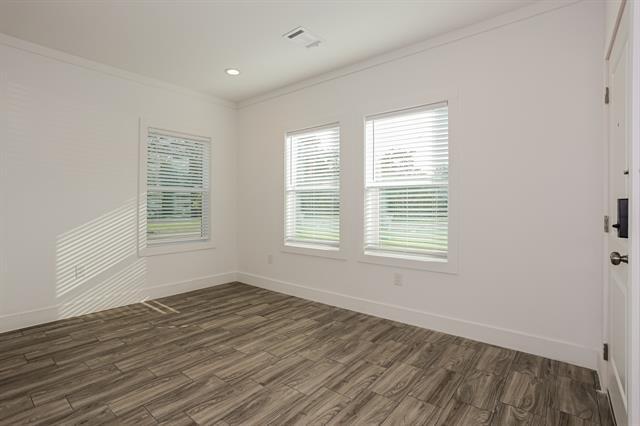 Building Photo - 4330 Fernwood Ave