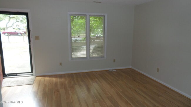 Building Photo - 3200 Crystal Oaks Ln