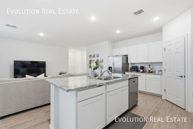 Building Photo - 5532 W Coplen Farms Rd