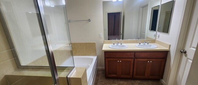 Building Photo - 40916 Gramercy Terrace