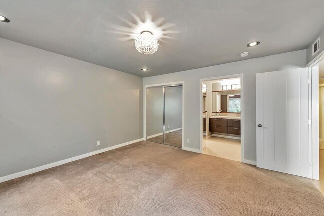 Building Photo - Hidden Gem at Saratoga Creekside – End Uni...
