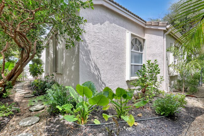 Building Photo - 2076 Cezanne Rd