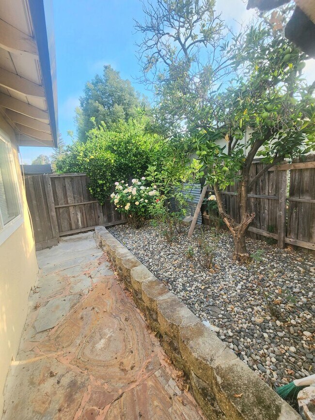 Building Photo - 5274 Heritage Dr