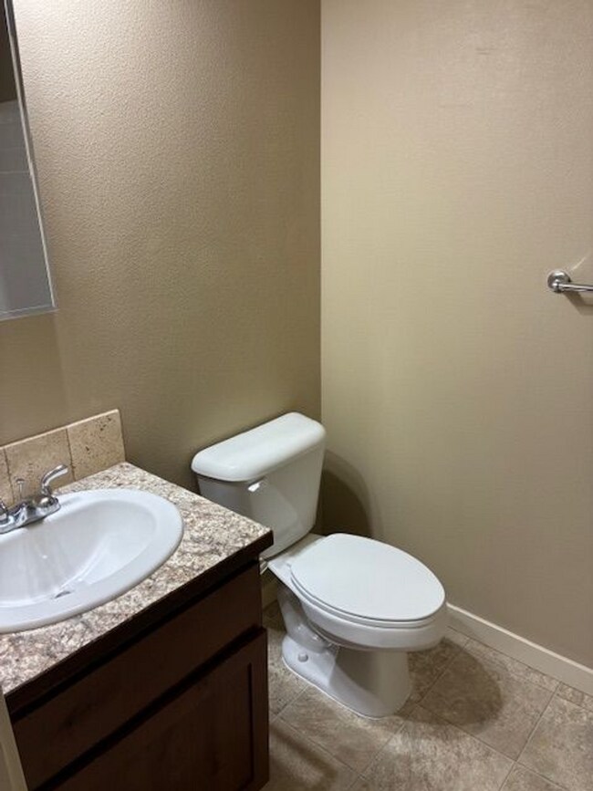 Building Photo - BW8920