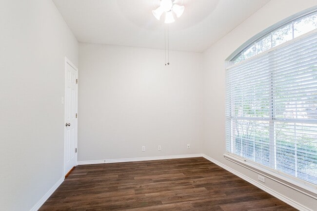 Building Photo - 6107 John Chisum Ln