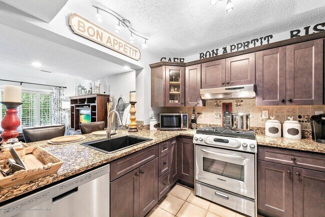 Building Photo - 49 Richmond Ct