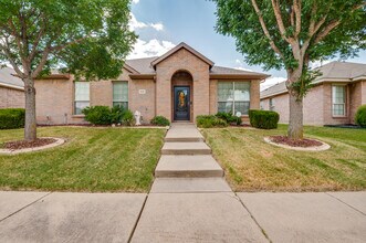 Building Photo - 805 Canyon Pl