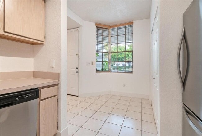 Building Photo - 761 SW 148th Ave