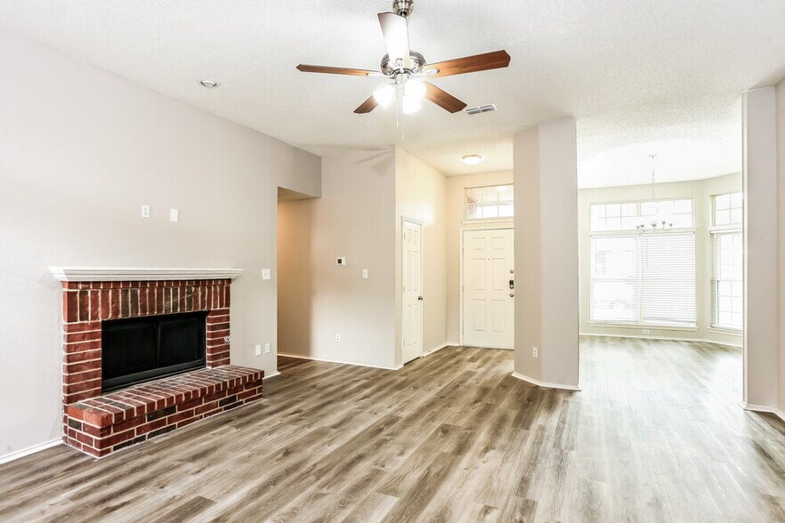 Building Photo - 7026 Lo Chalmers Ln