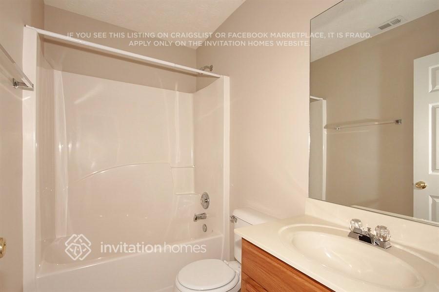 Building Photo - 302 Meadows Ln