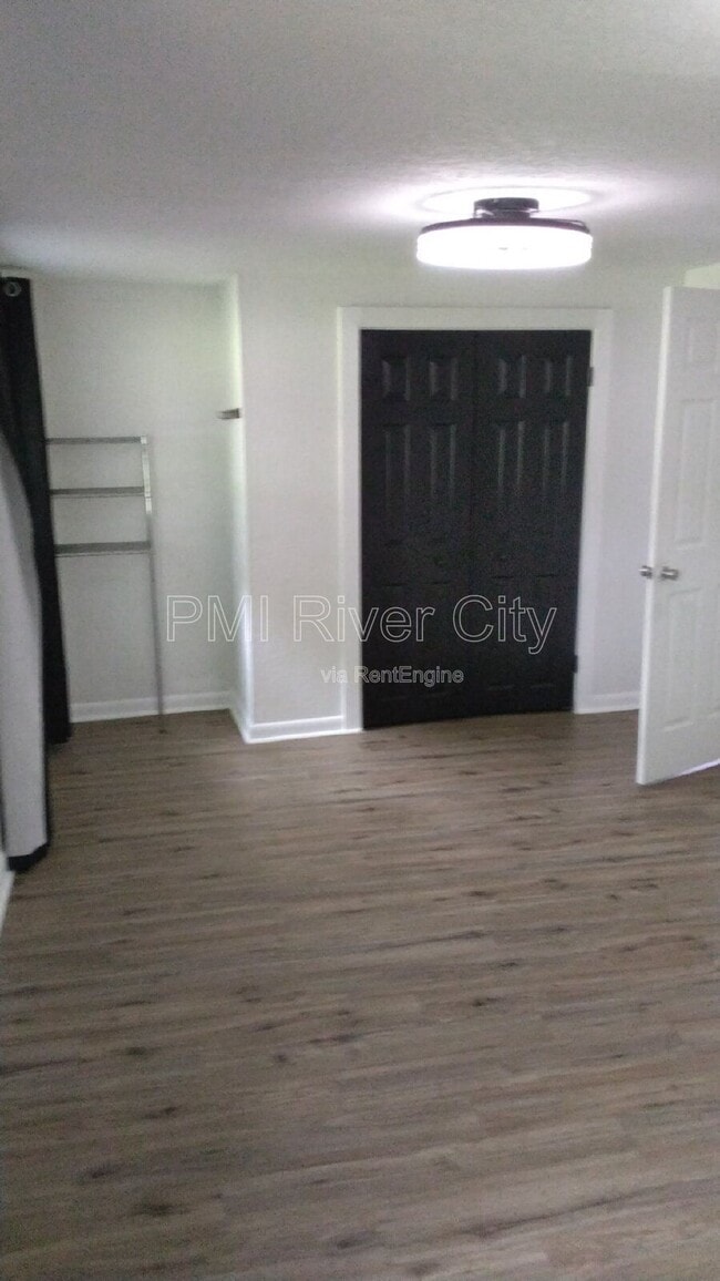 Building Photo - 8136 Siskin Ave