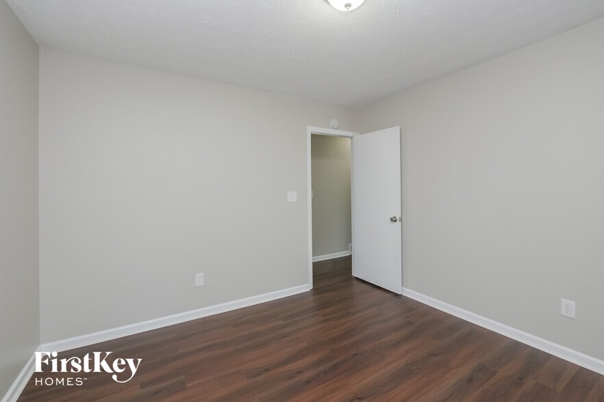 Building Photo - 9052 Homewood Dr