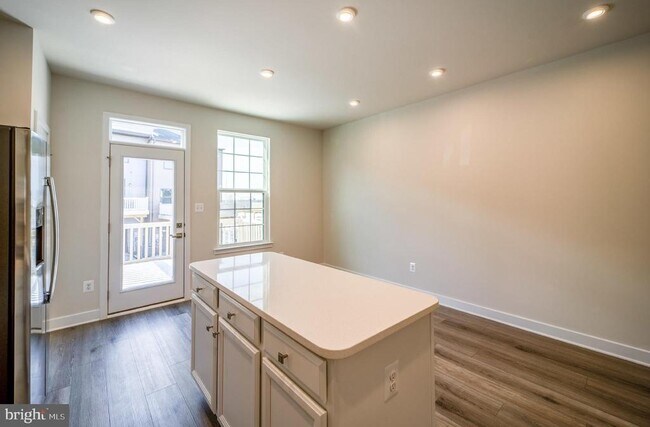 Building Photo - 14064 Sunrise Valley Dr