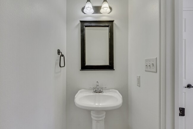 Building Photo - 816 N 175 E