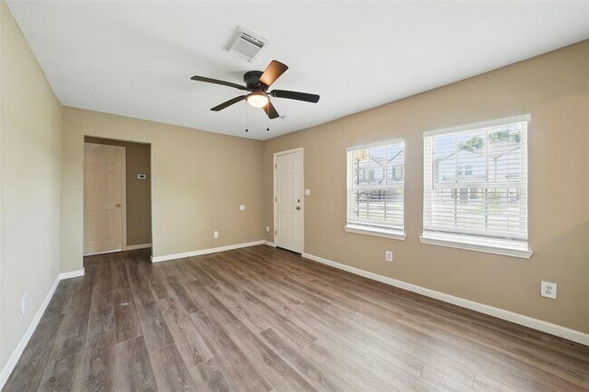 Building Photo - 3615 Seabrook St