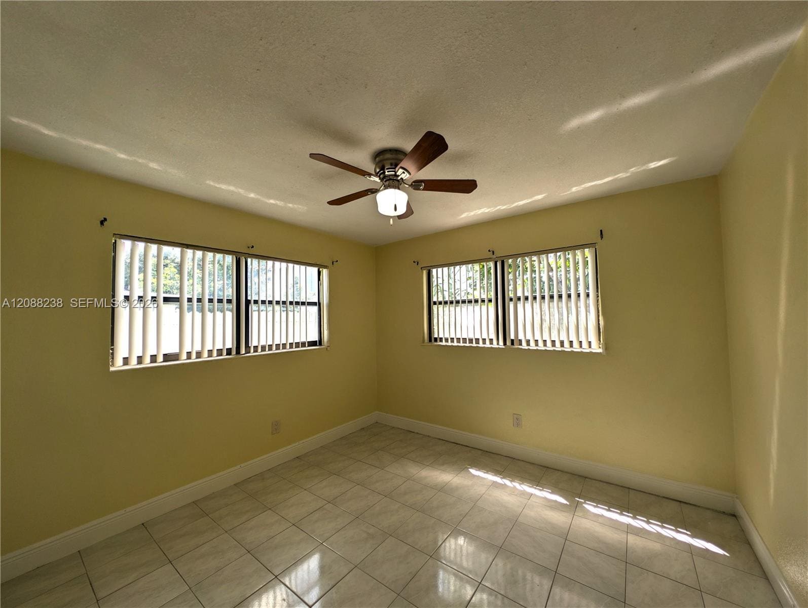 Building Photo - 2912 Sunshine Blvd