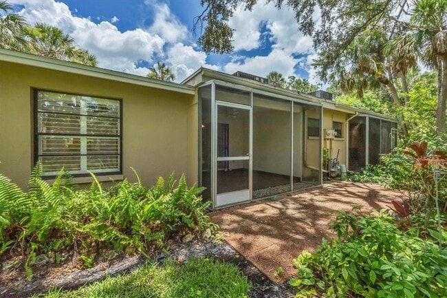 Building Photo - 5051 Village Garden Dr