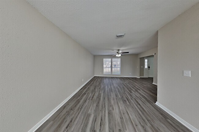 Building Photo - 3414 Green Fields Dr