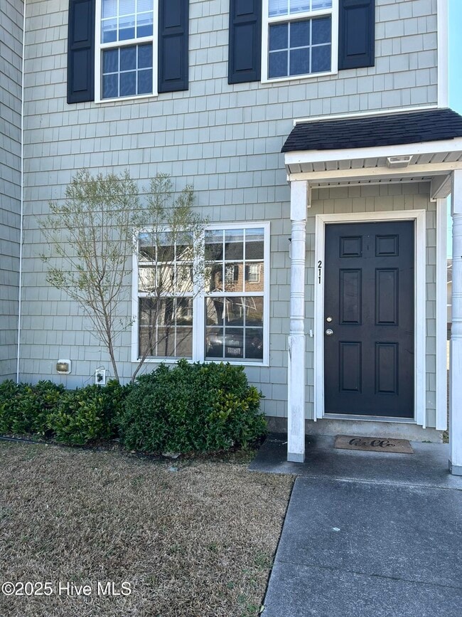 Primary Photo - 211 Bridgewood Dr