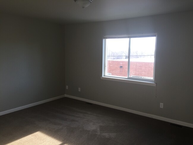 Building Photo - 730 10th St W