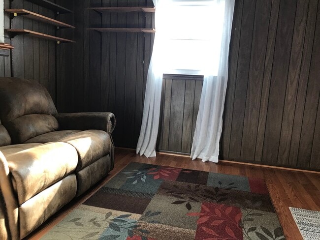 Building Photo - 5603 Lalos St