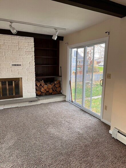 Family Room Slider to backyard - 39 Baylis St